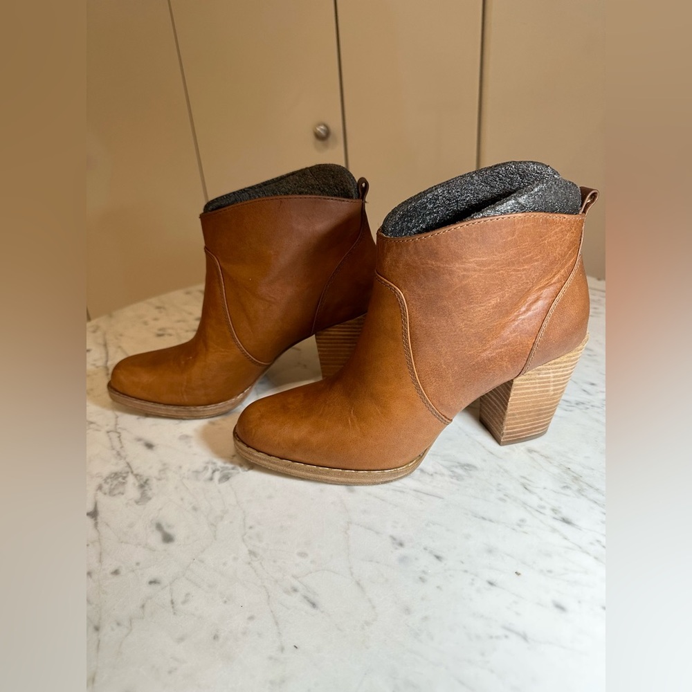 Kors Michael Kors toffee colored leather Wayland Bootie
